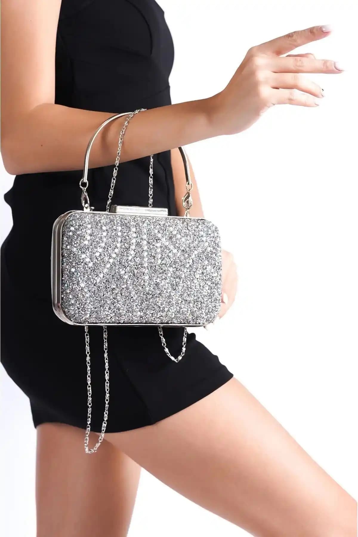 Abiye Çanta Karşılaştırması: BAKGİY ve CAMOLLA Şık ve Zarif Tasarımlar