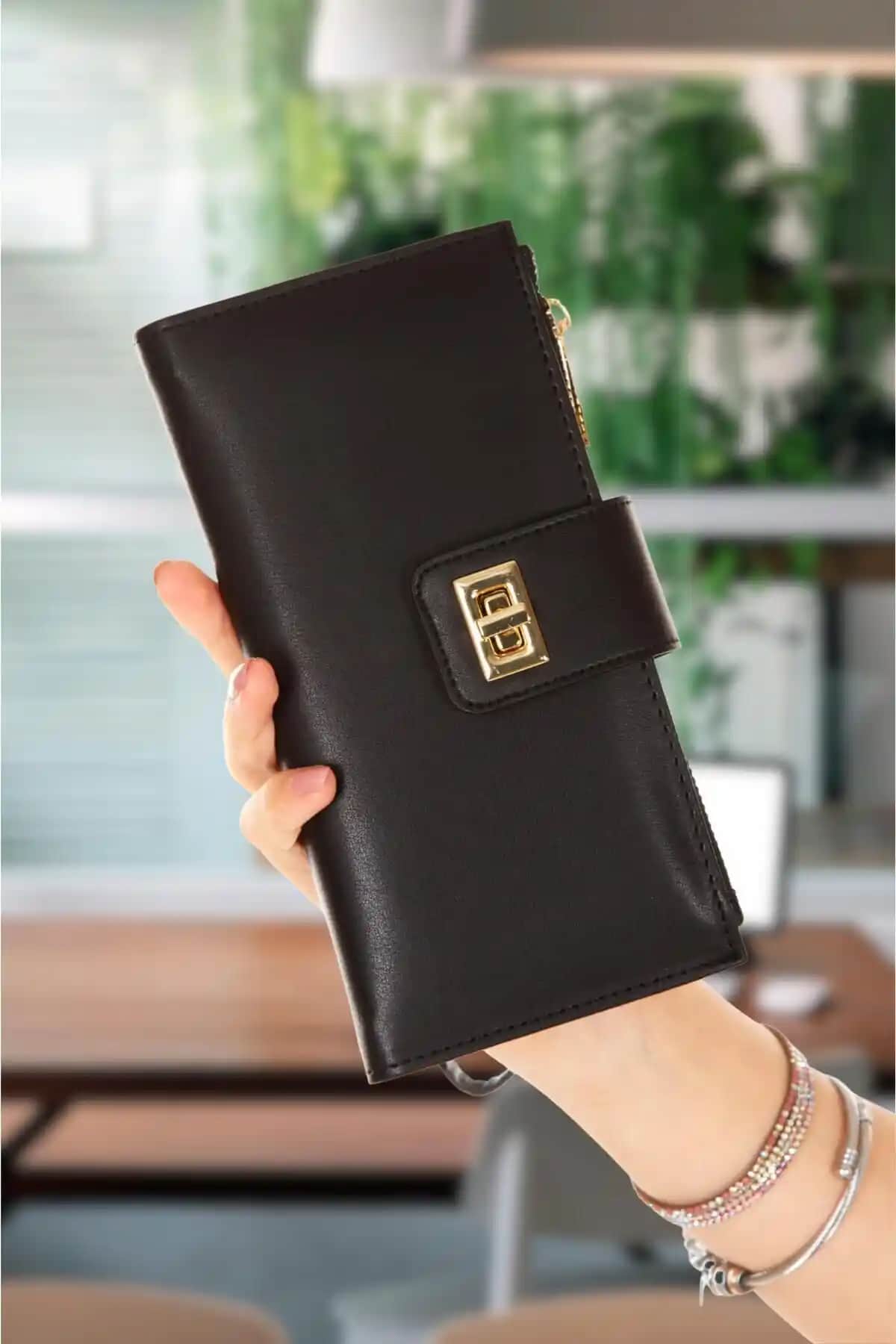 Adelina Bags Siyah Venesia ve NEWISH Polo Kadın Cüzdanları Karşılaştırması