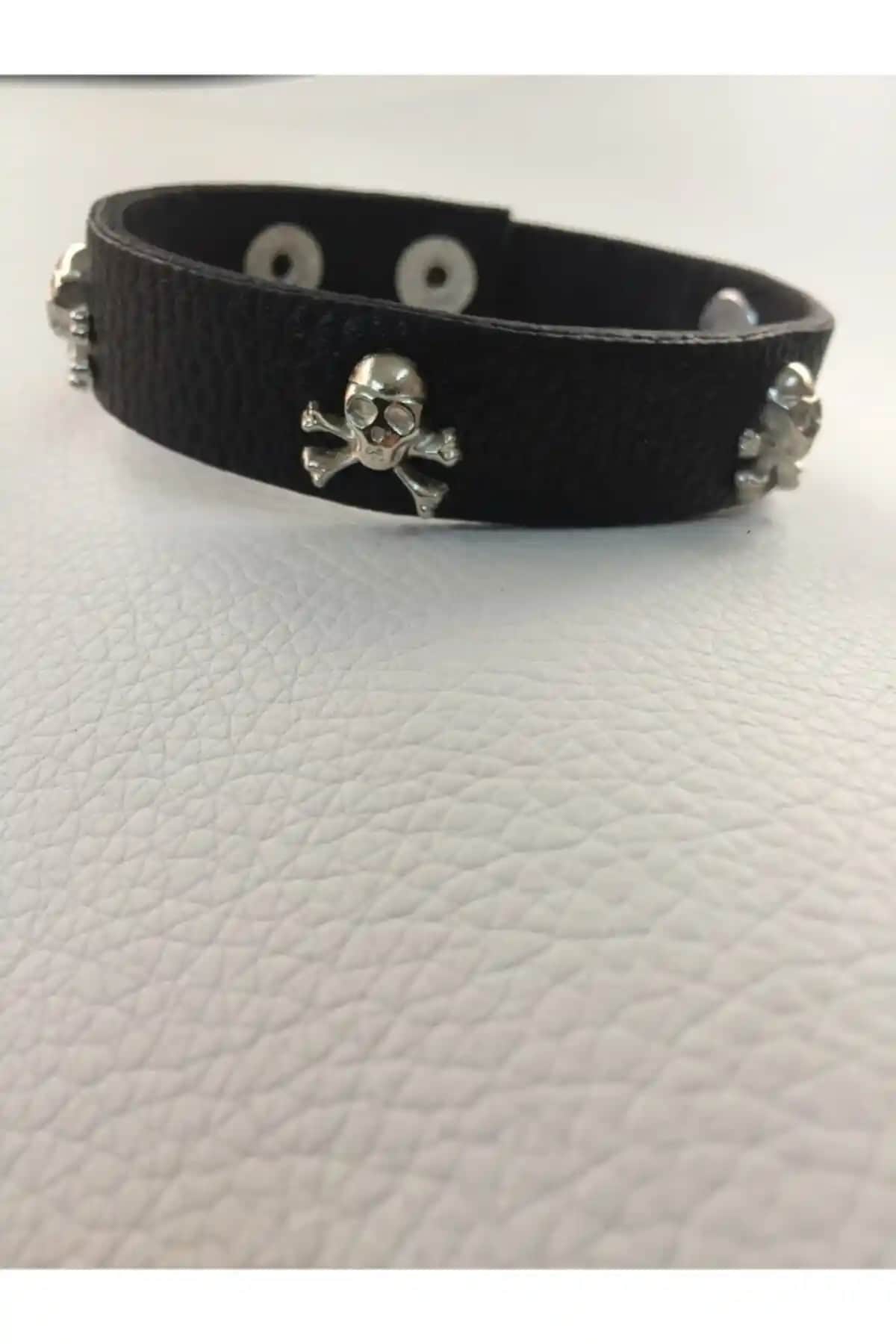 Aksabeltchokers ve DarkellaStore Bileklikleri Karşılaştırması: Stil ve Kalite Analizi