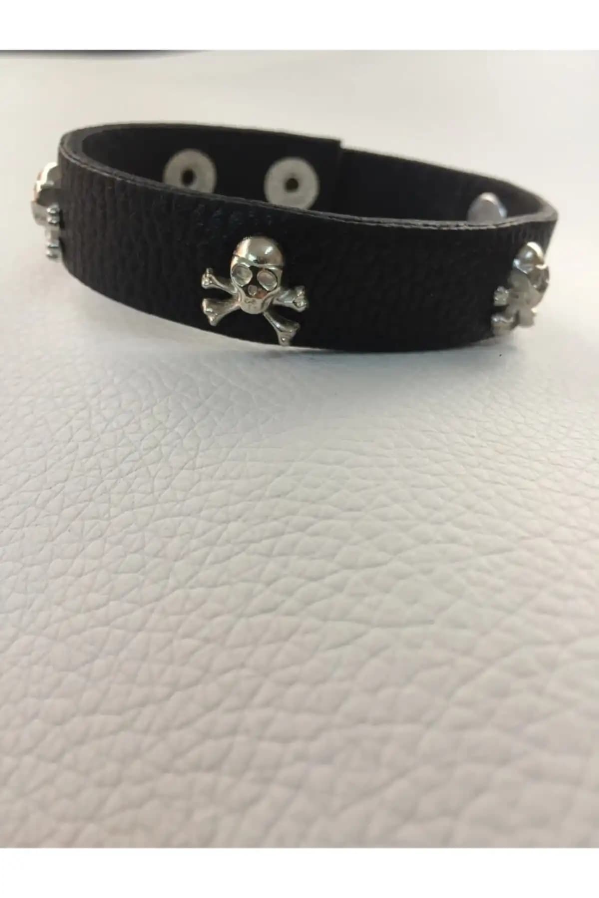 Aksabeltchokers ve DarkellaStore Bileklikleri Karşılaştırması: Stil ve Kalite Analizi 1