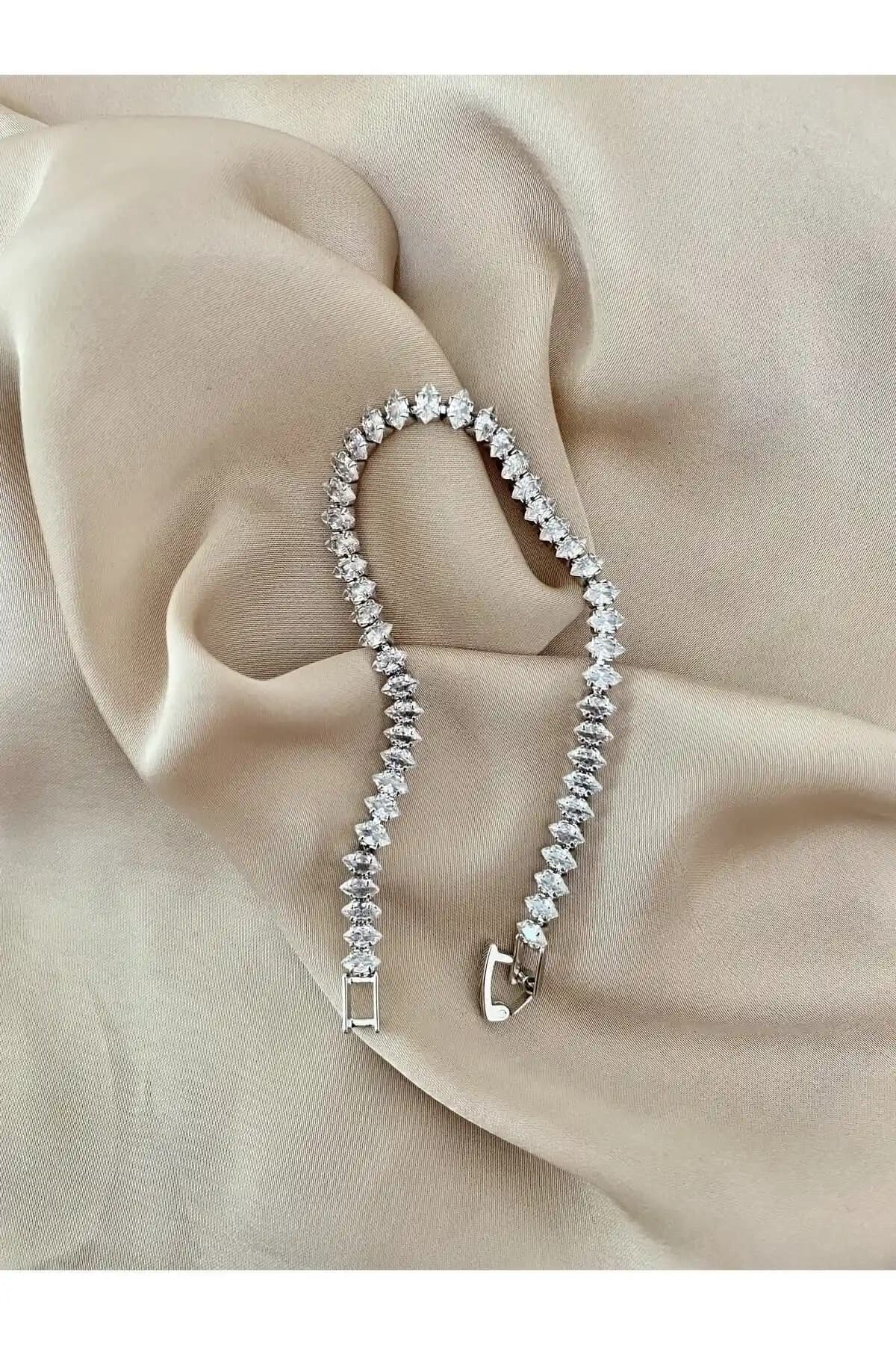 Aqua Su Yolu Güç Renk Kararma Yapmayan Bileklik ve KibritKutusu Zarif Zirkon Bileklik Karşılaştırması