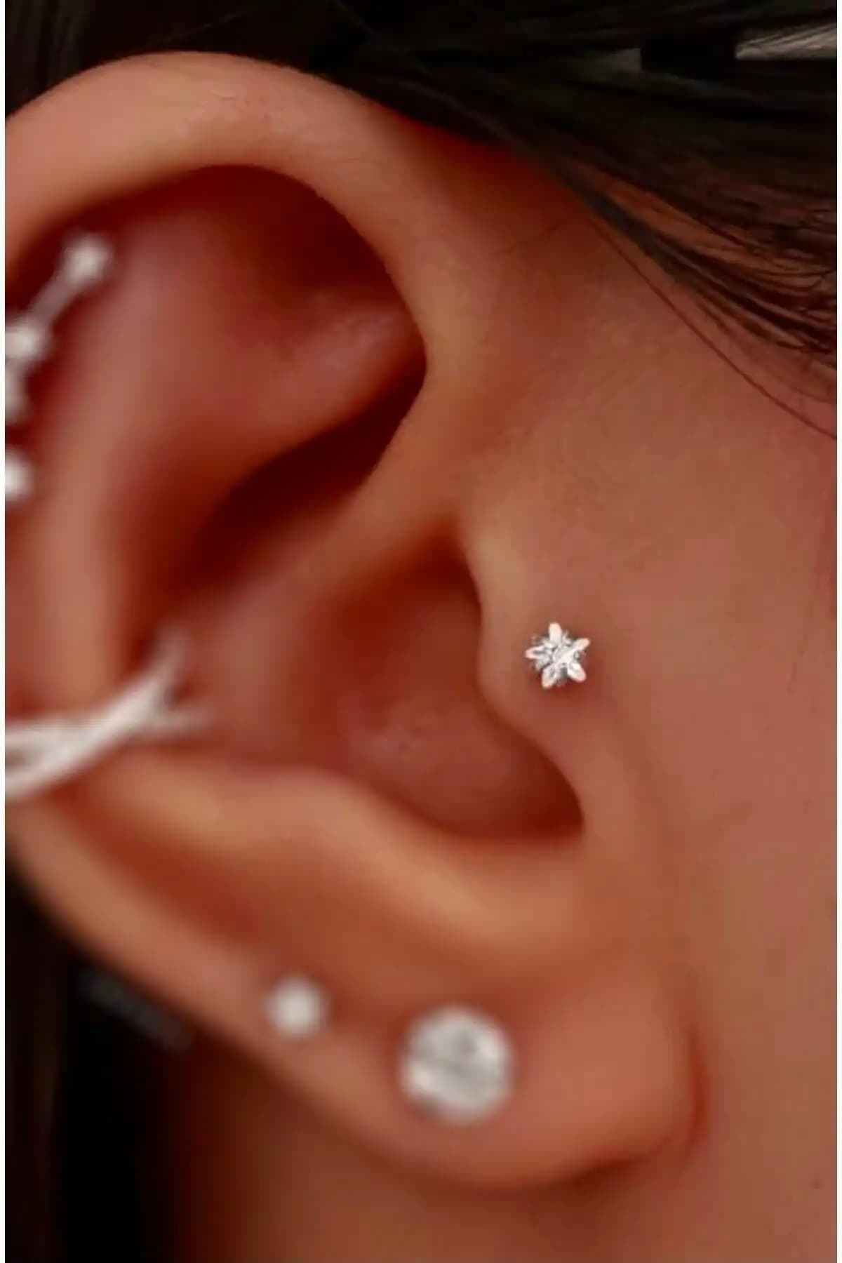 Arescollection ve Vilma Aksesuar Yıldız Helix Piercing Karşılaştırması 1