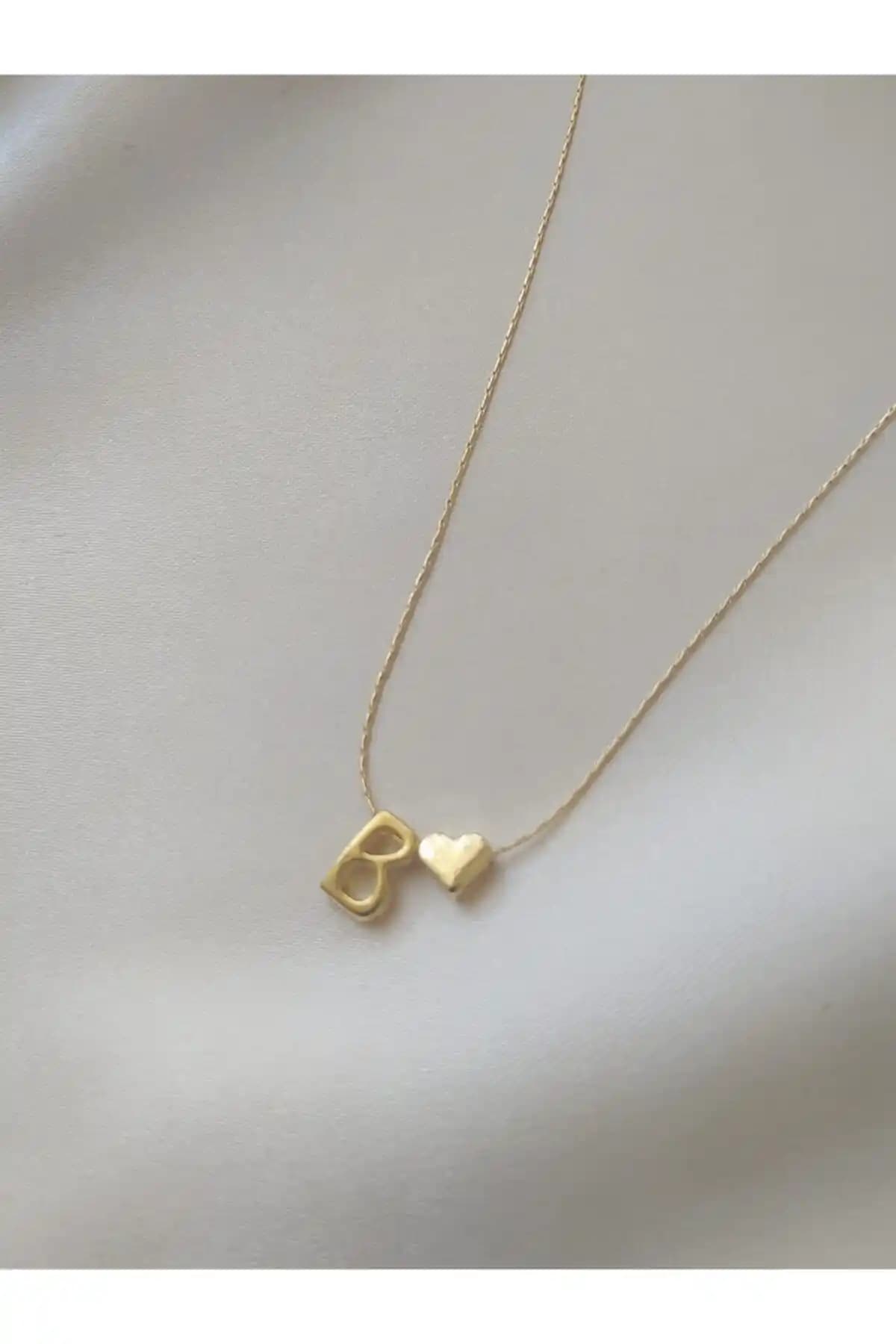 Asia by Leuvoié ve KİLİĞİSTANBUL Kolye Karşılaştırması: Modern ve Zarif Seçenekler