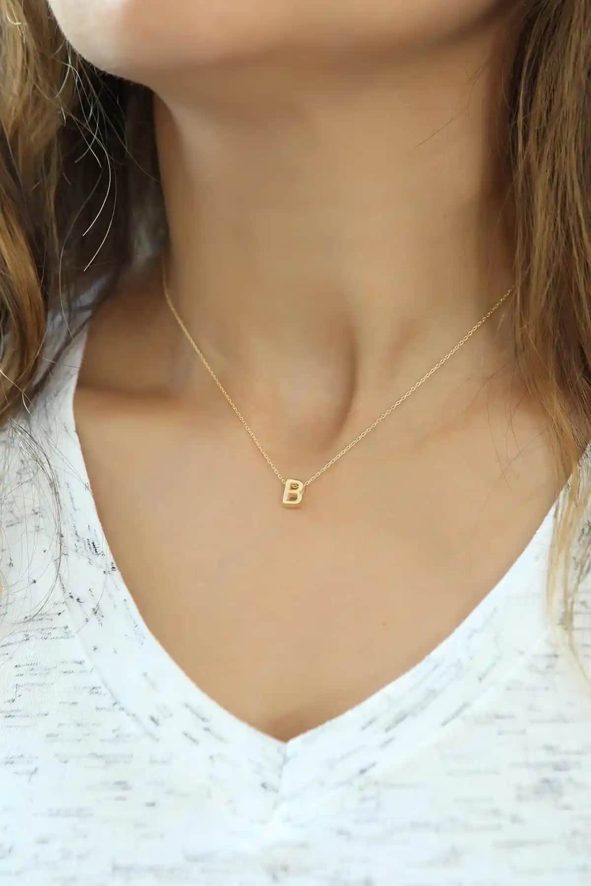 Azuris Silver ve Söğütlü Silver B Harfli Kolye Karşılaştırması: Hangi Model Daha Uygun