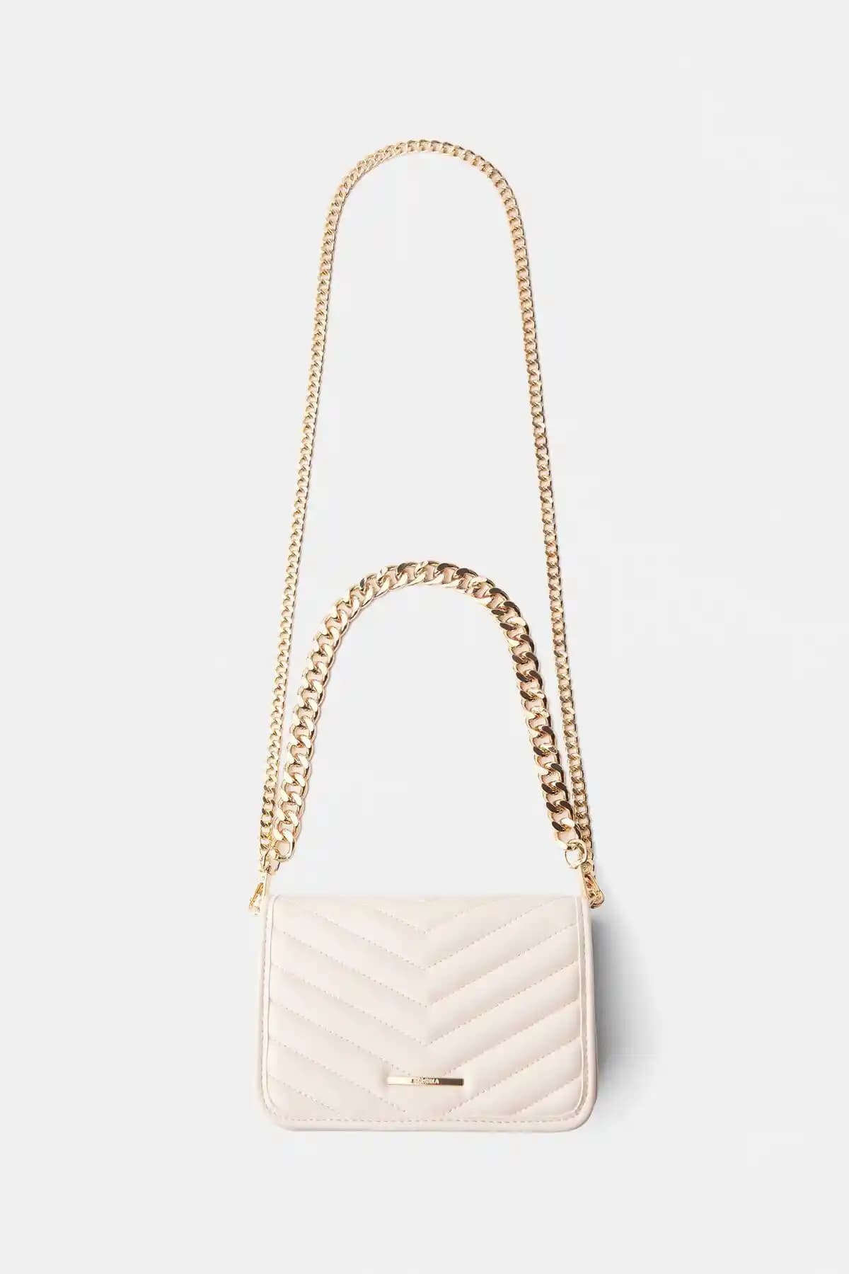 Bershka ve Capone Outfitters Kadın Çantaları Karşılaştırması: Tasarım ve Özellikler Analizi