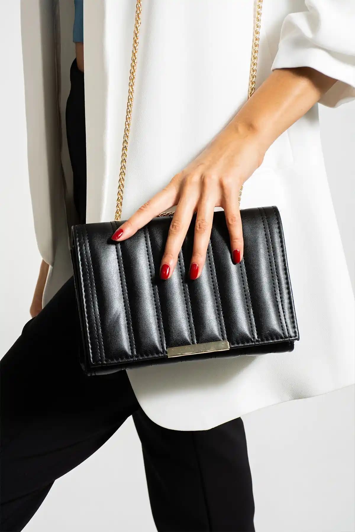 Butikbatii ve İAMBTŞY Çanta Modelleri Karşılaştırması ve Özellikleri Analizi