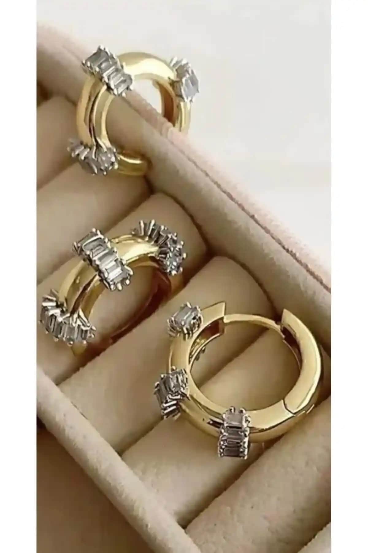 Çelik Halka Küpe Karşılaştırması: Taşlı ve Taşsız Modellerin Özellikleri ve Seçim Rehberi