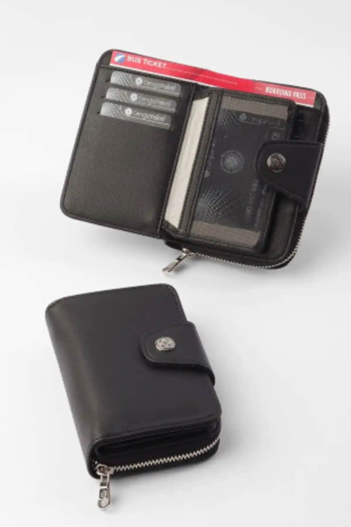 Cengiz Pakel ve Laorentou Cucinelli Cüzdanlarının Karşılaştırması ve Özellikleri