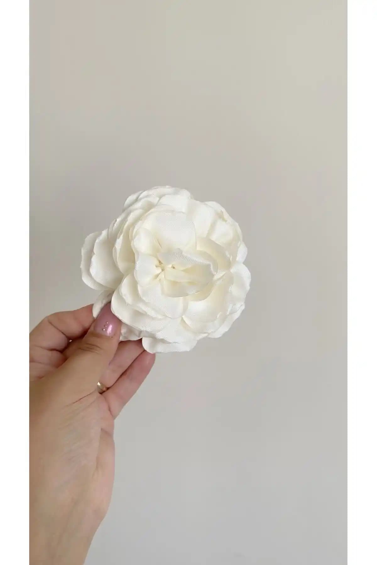 Çiçek Broşları Karşılaştırması: Âlâ Atelier ve CHANCE GİFT Ürünleri İncelemesi