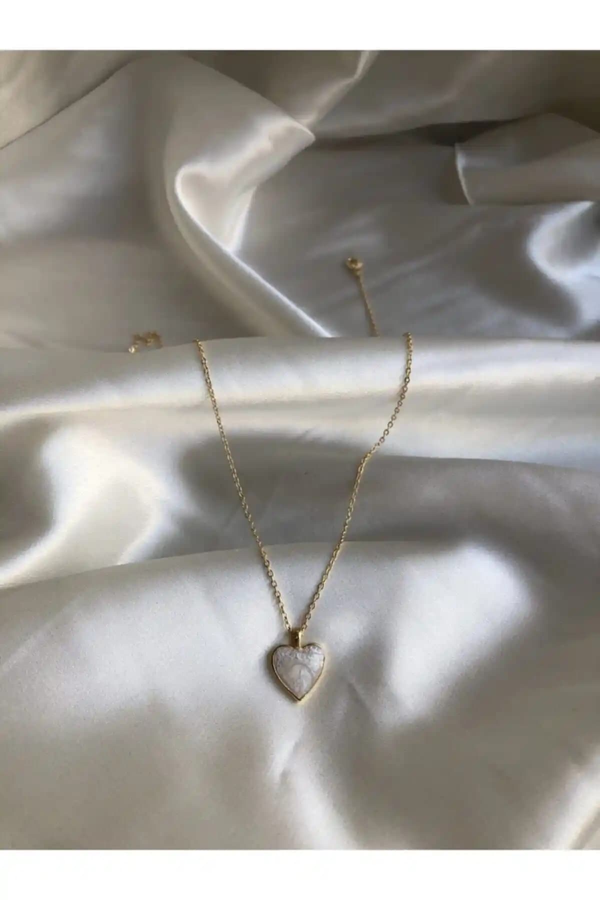 Claritas Takı ve Suerte Accessories Karşılaştırması: Hangi Takı Sizin İçin Uygun?