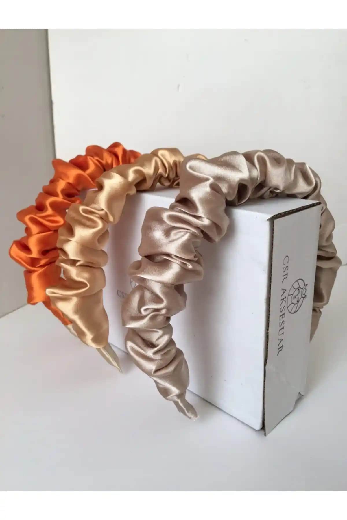 CSR Aksesuar 3'lü Saten Büzgülü Taç Seti ve Siyah Saten Taç Karşılaştırması