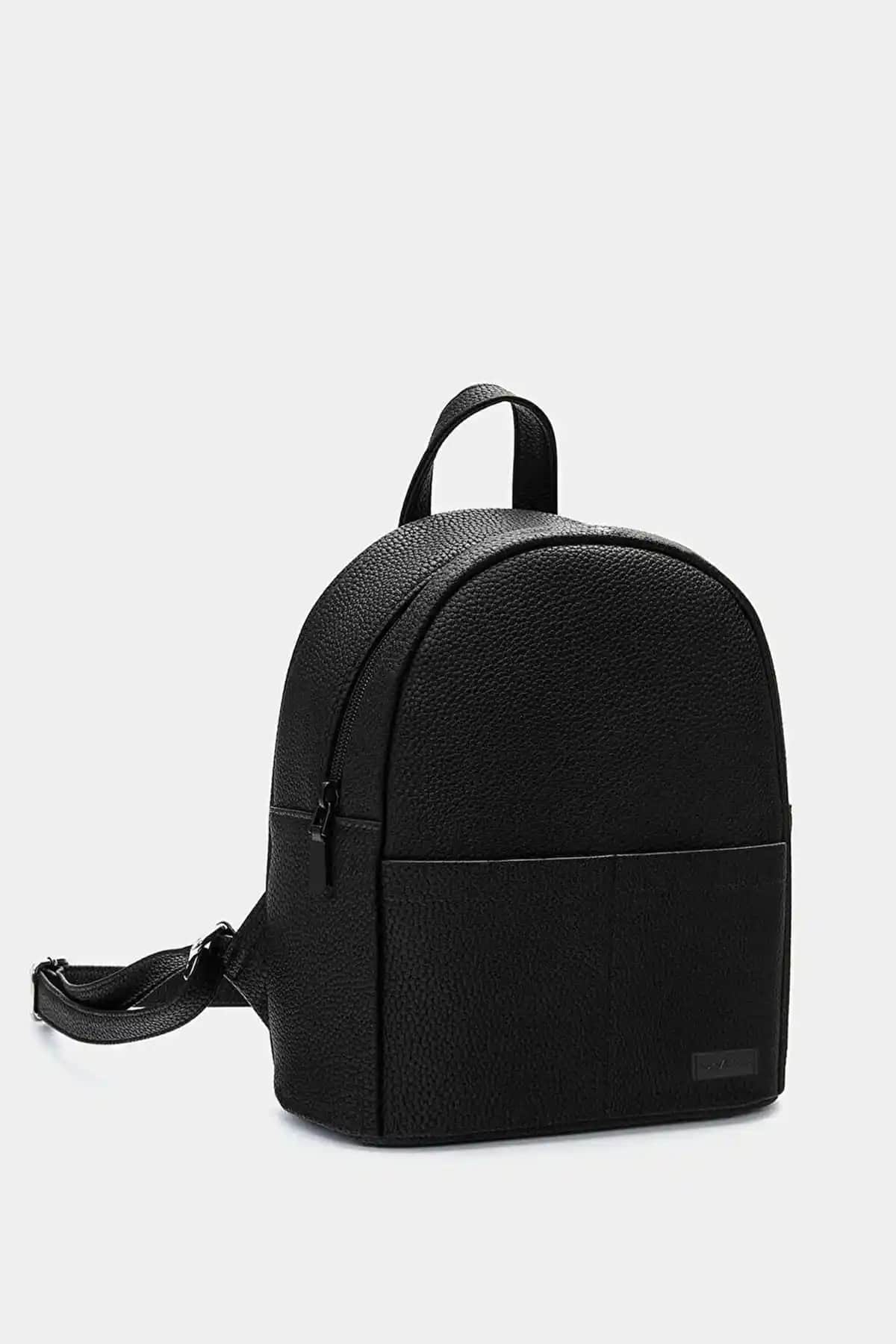 D'VERS ve Pull & Bear Siyah Mini Sırt Çantaları Karşılaştırması