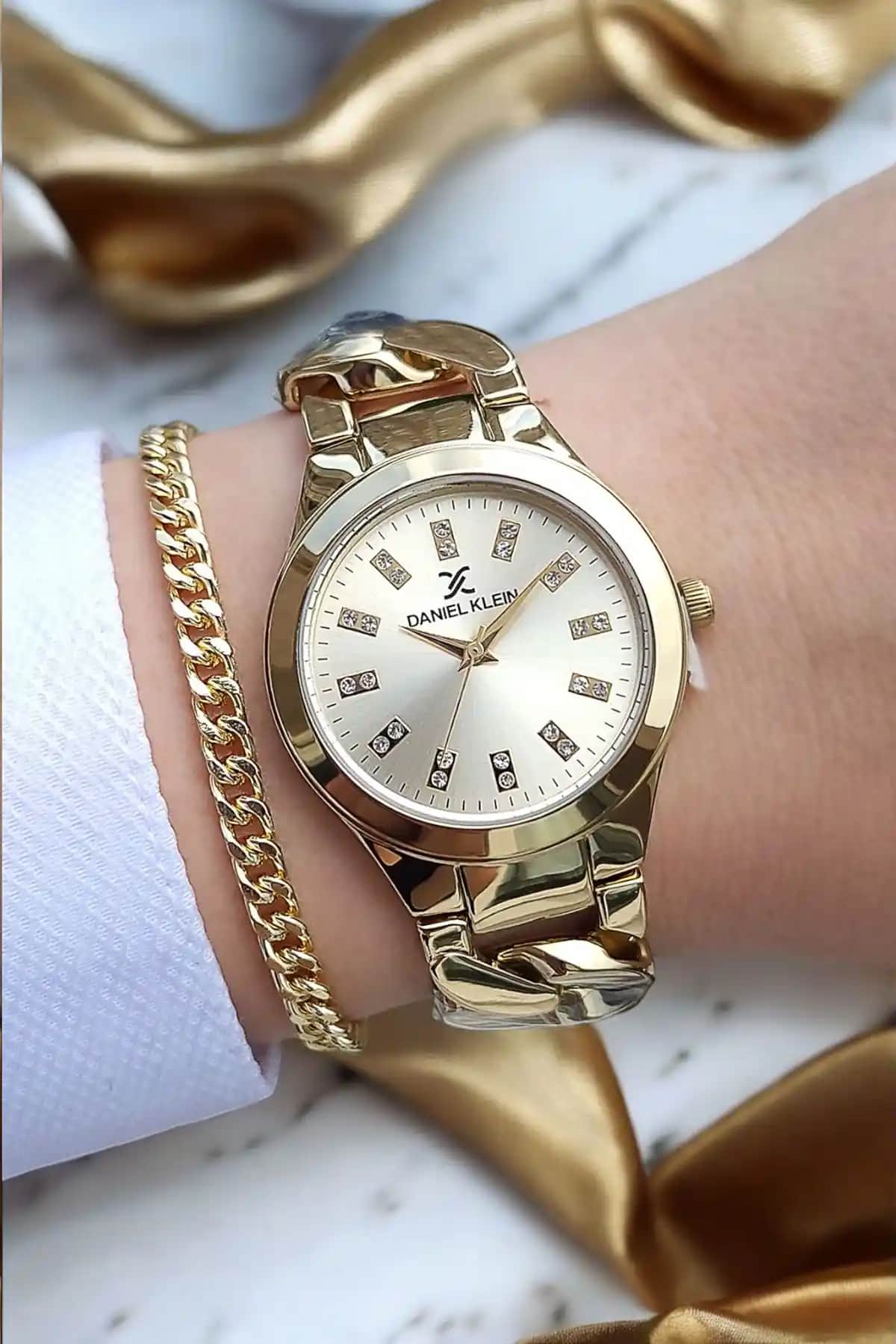 Daniel Klein ve İSTLİV Kan Kol Saati Karşılaştırması: Özellikler ve Kullanıcı Yorumları