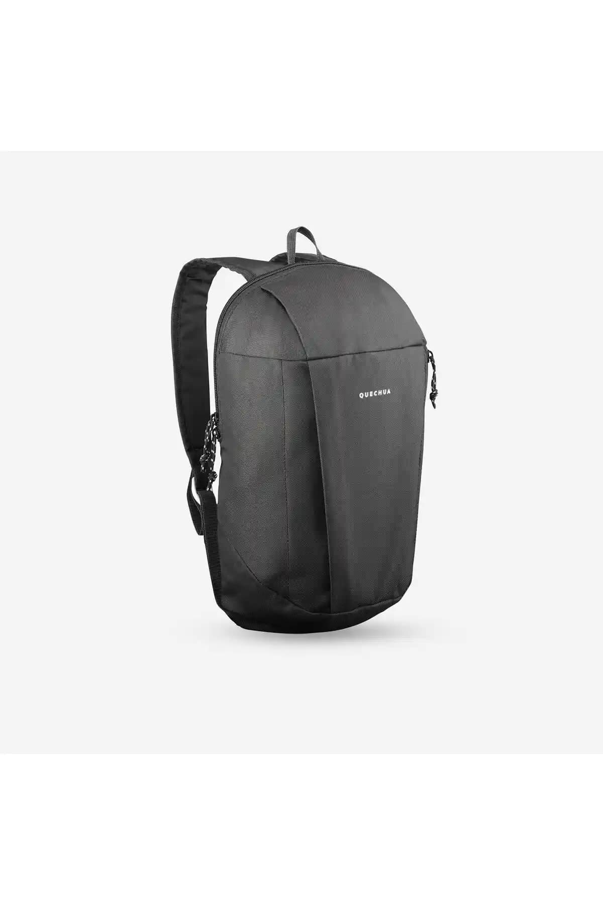 Decathlon Quechua ve Nike Unisex Küçük Boy Sırt Çantası Karşılaştırması