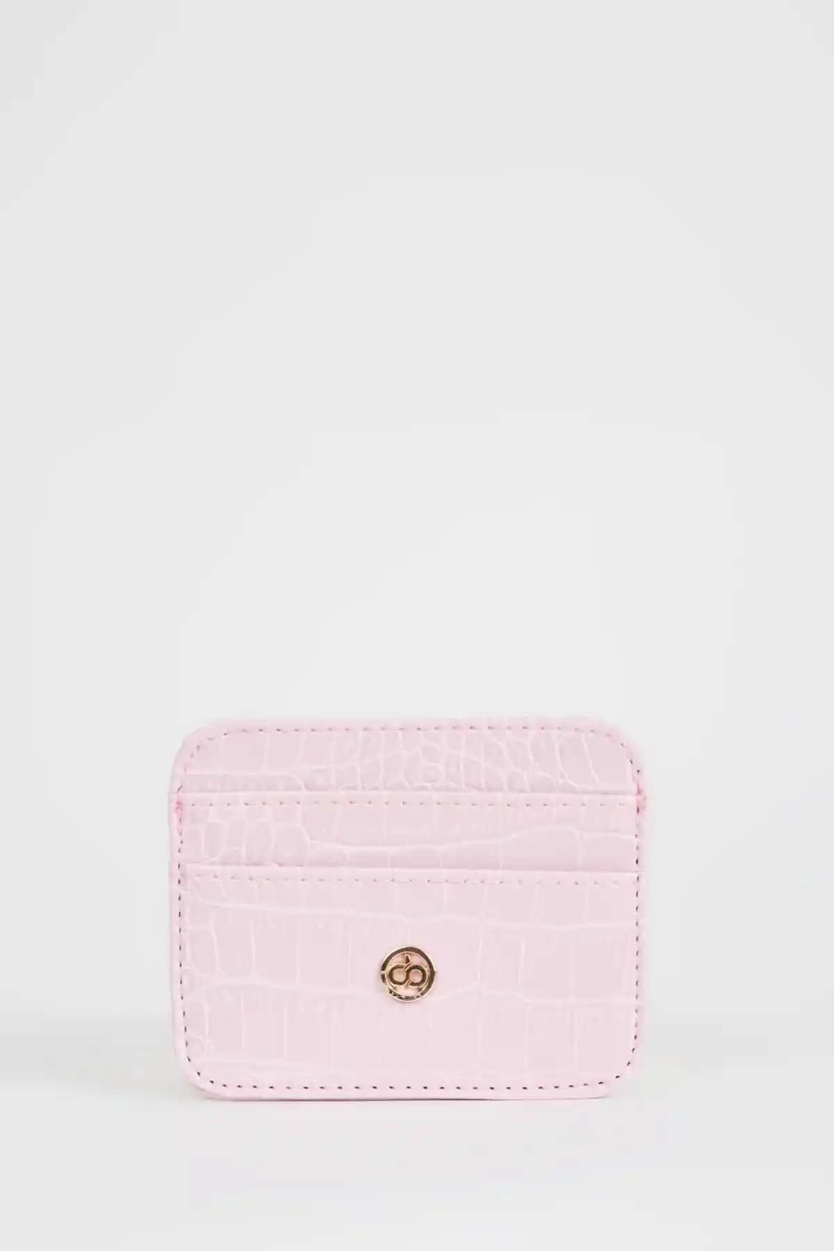 DeFacto ve Stradivarius Kadın Kartlık Modellerinin Karşılaştırması ve Seçim Rehberi