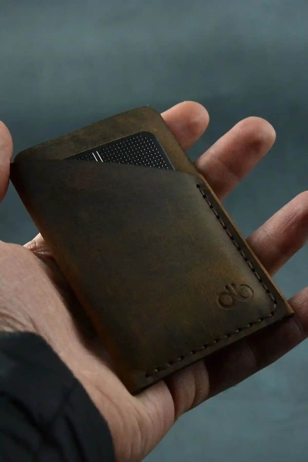 DeriBoss Taba ve Visso 114 Hakiki Deri Cüzdan Karşılaştırması ve Özellikleri