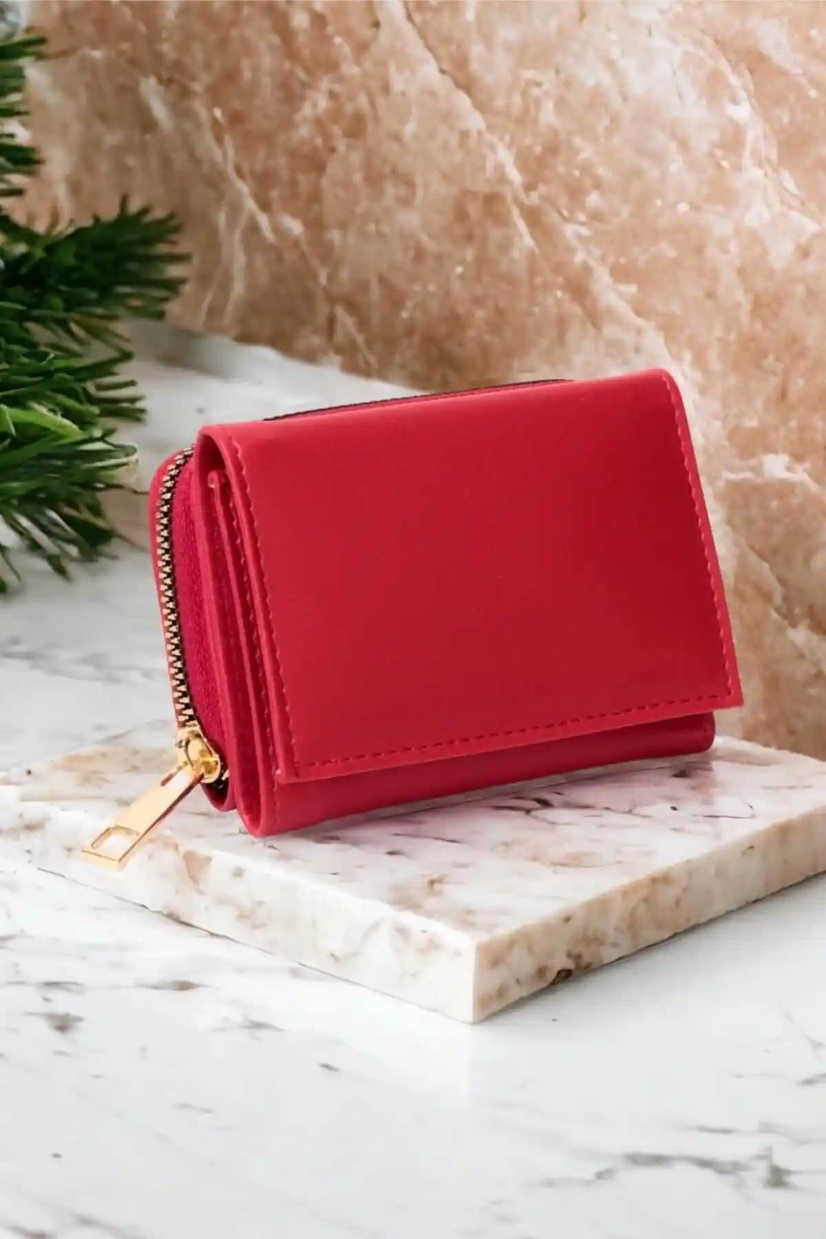 Dericom ve Womancraft Kadın Cüzdanları Karşılaştırması: Hangi Model Sizin İçin Uygun