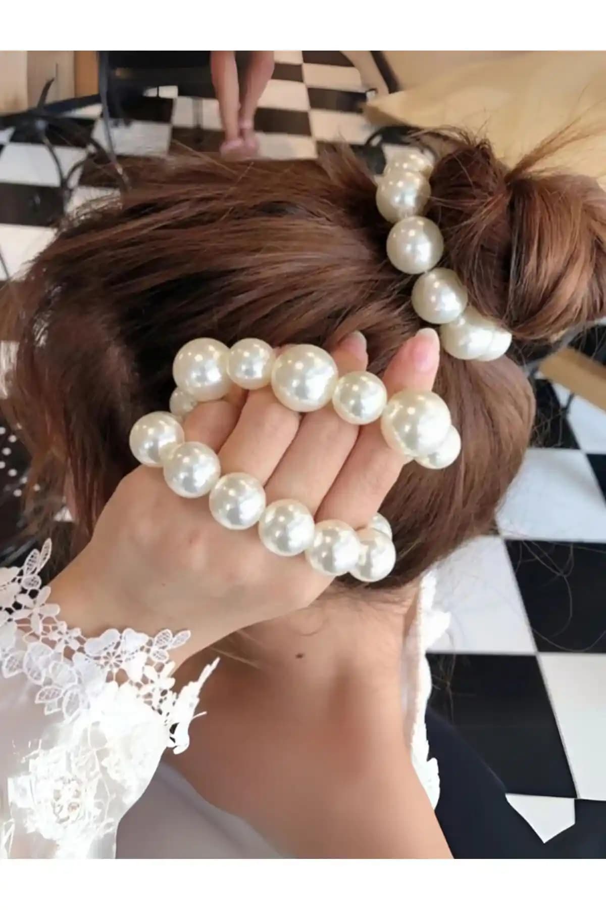 Diloshtrend Tasarımlı Kadın İnci Lastikli ve Mandal Toka Karşılaştırması