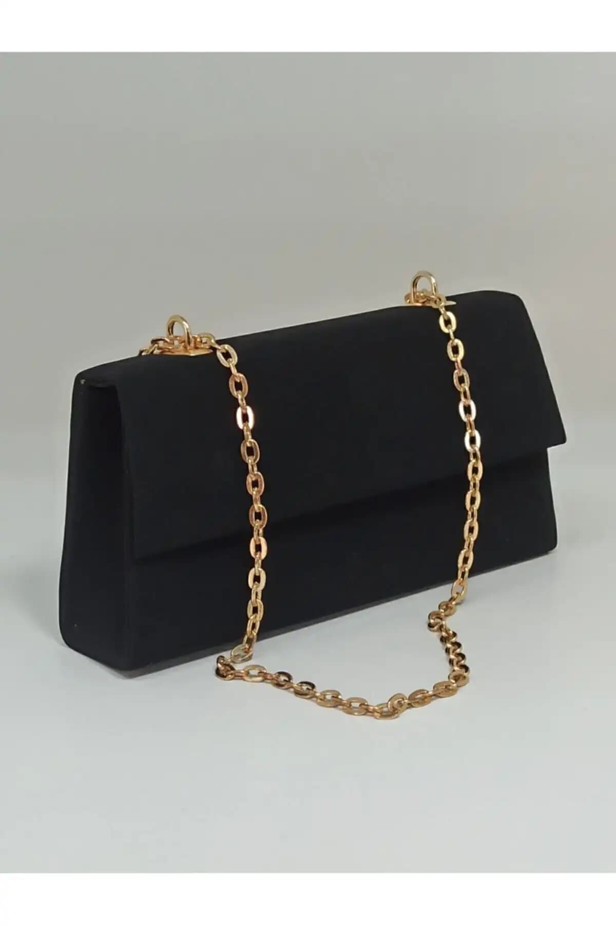 Dizaynbag ve Efnanstore Siyah Çanta Karşılaştırması Moda ve Kullanım Özellikleri 1
