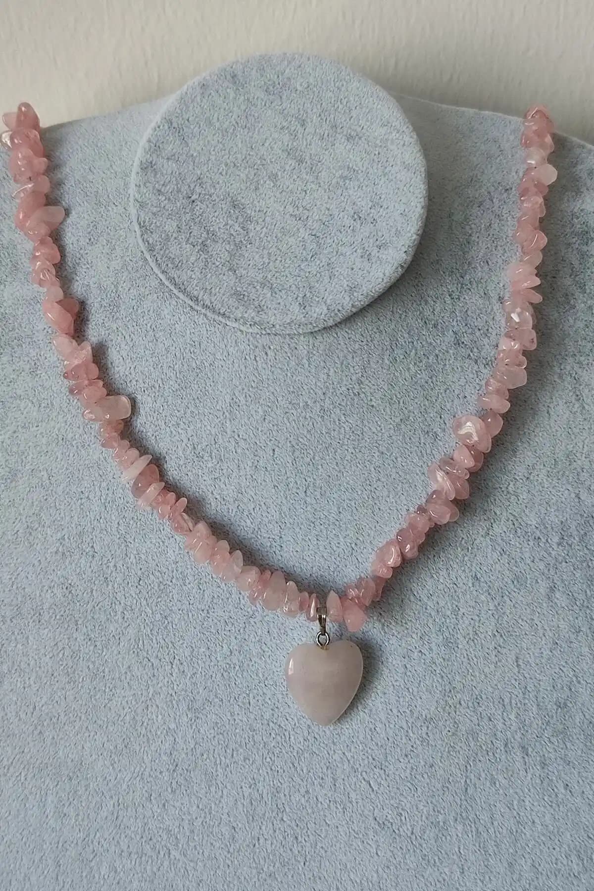 Doğaltaş Kolye Karşılaştırması: Pembe Kuvars ve Koyu Ametist Modelleri