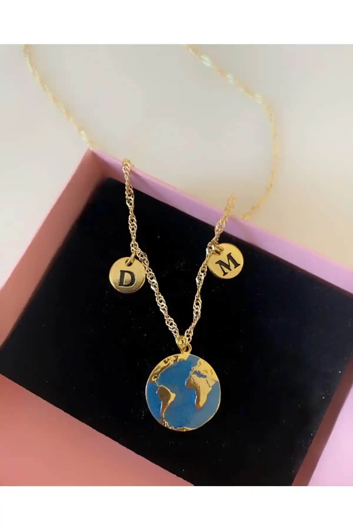 Dünya Harfli Gold Kolye Karşılaştırması: Asia by Leuvoié ve Genel Markalar Modelleri