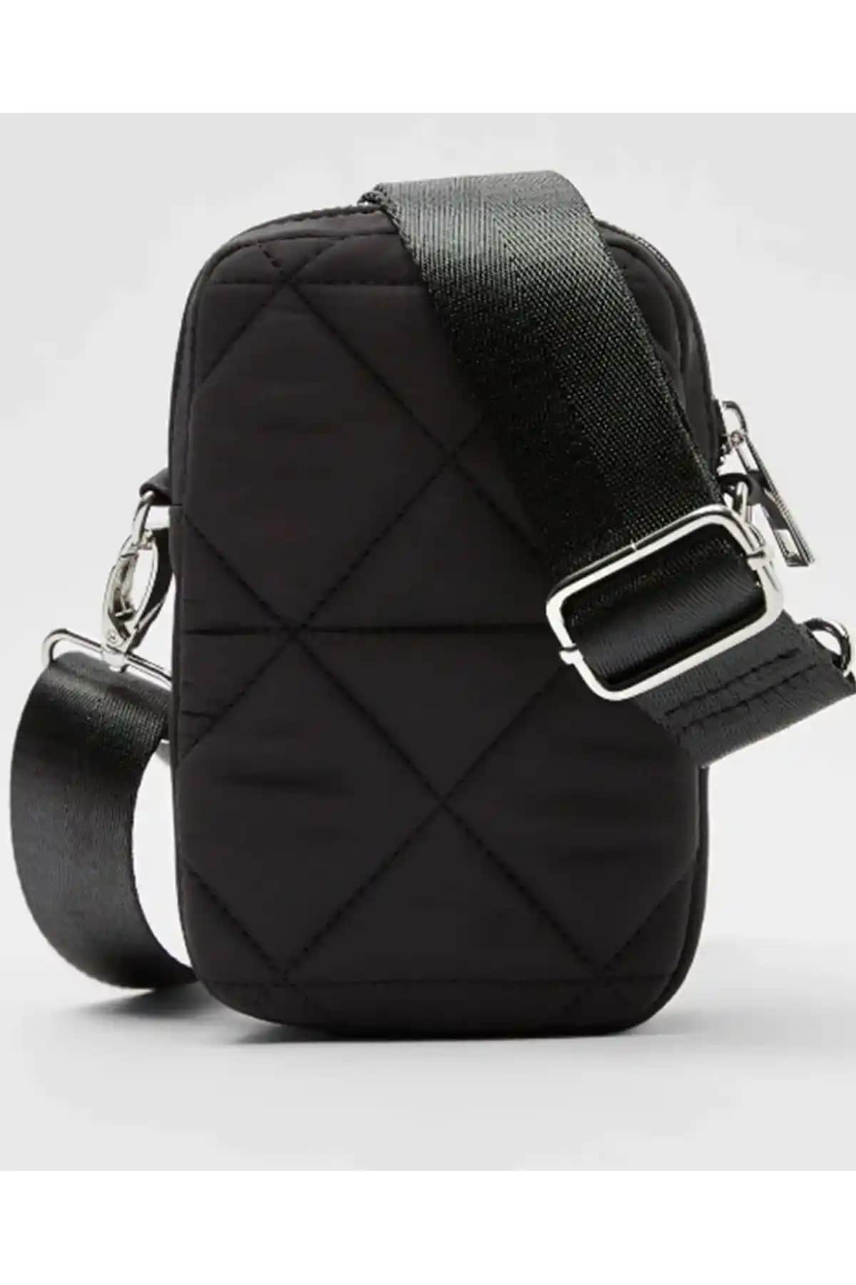 DysCase Kapitone ve ESTUTE Unisex Telefon Çantaları Karşılaştırması