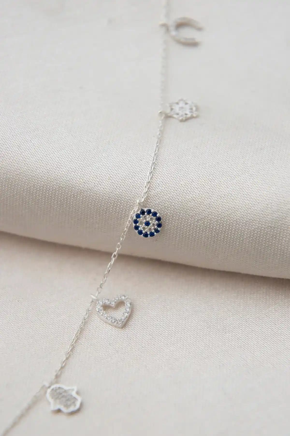 Elika Silver Kadın Bileklikleri Karşılaştırması: Şans ve Taşlı Top Modeli Özellikleri