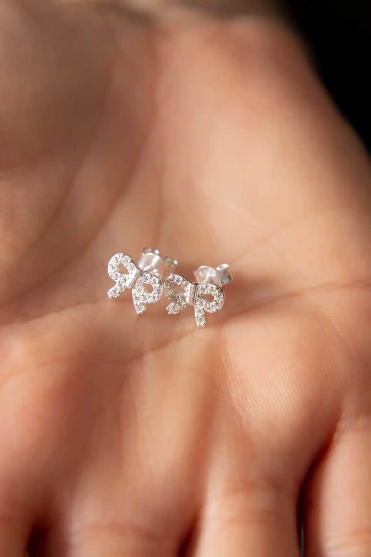 Elika Silver ve Söğütlü Silver Gümüş Küpe Karşılaştırması: Tasarım ve Kalite Analizi