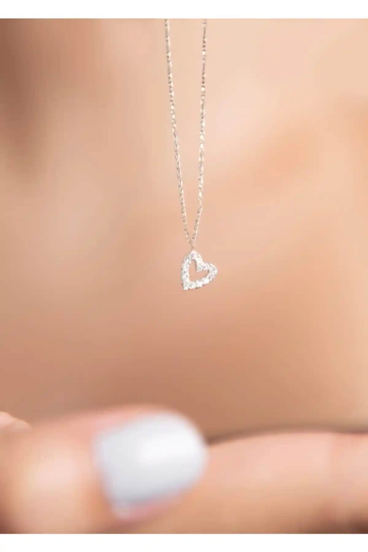 Elika Silver ve Söğütlü Silver Kalp Kolye Karşılaştırması: Tasarım, Malzeme ve Kullanıcı Yorumları