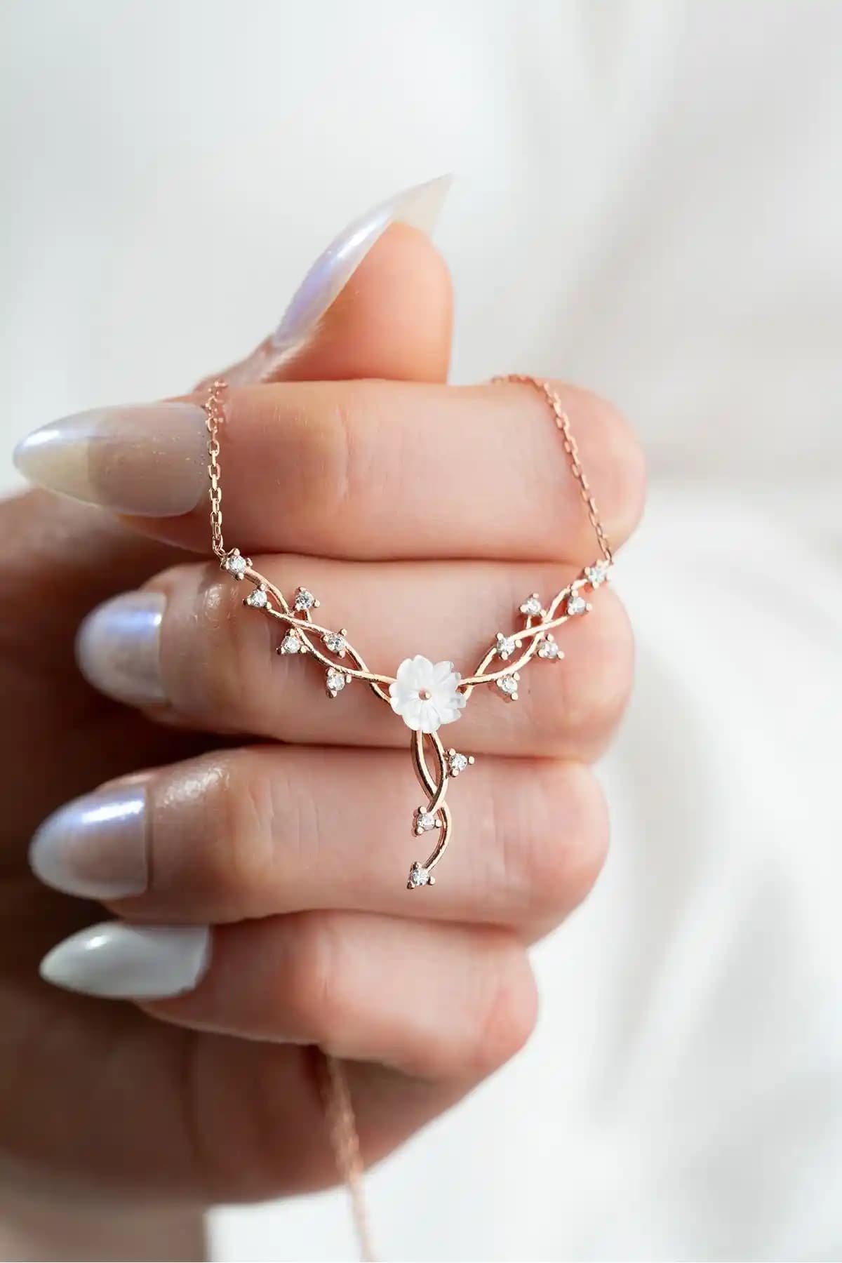 ESSARE ve Silvano Jewelry 925 Ayar Gümüş Kolye Karşılaştırması ve Seçim Rehberi