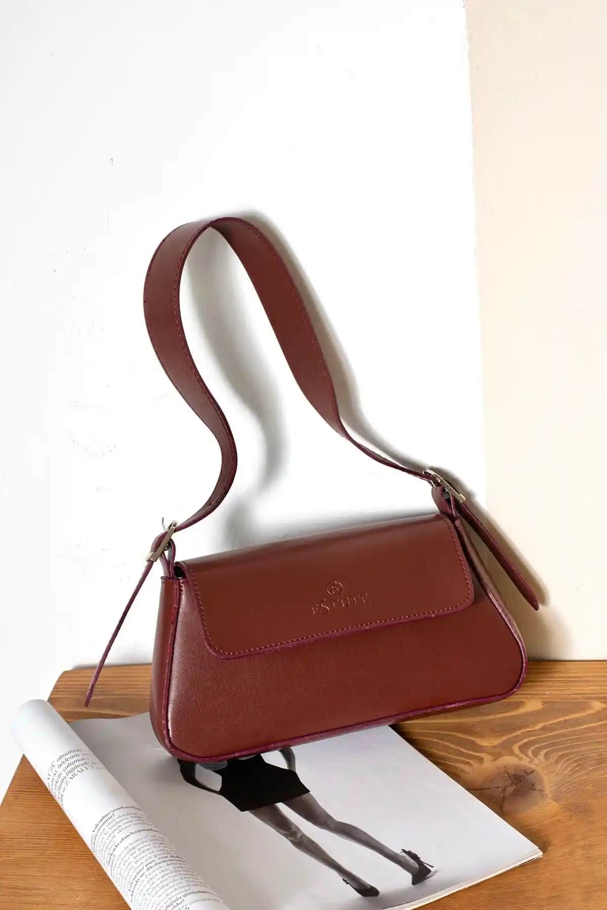 Estute Bordo ve Night Paula Kadın Çantası Karşılaştırması: Şık ve Kullanışlı Modeller