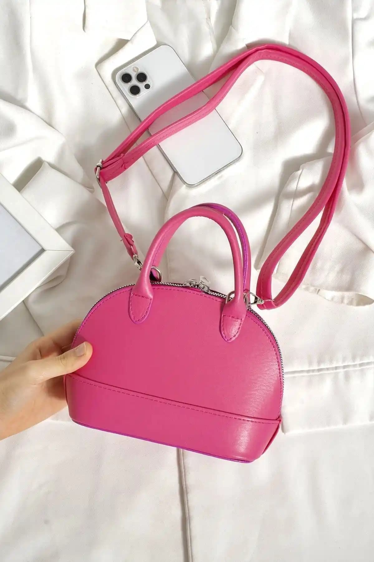 ESTUTE D Mini Şişe Çapraz Askılı ve Housebags Pembe Kanvas Çanta Karşılaştırması