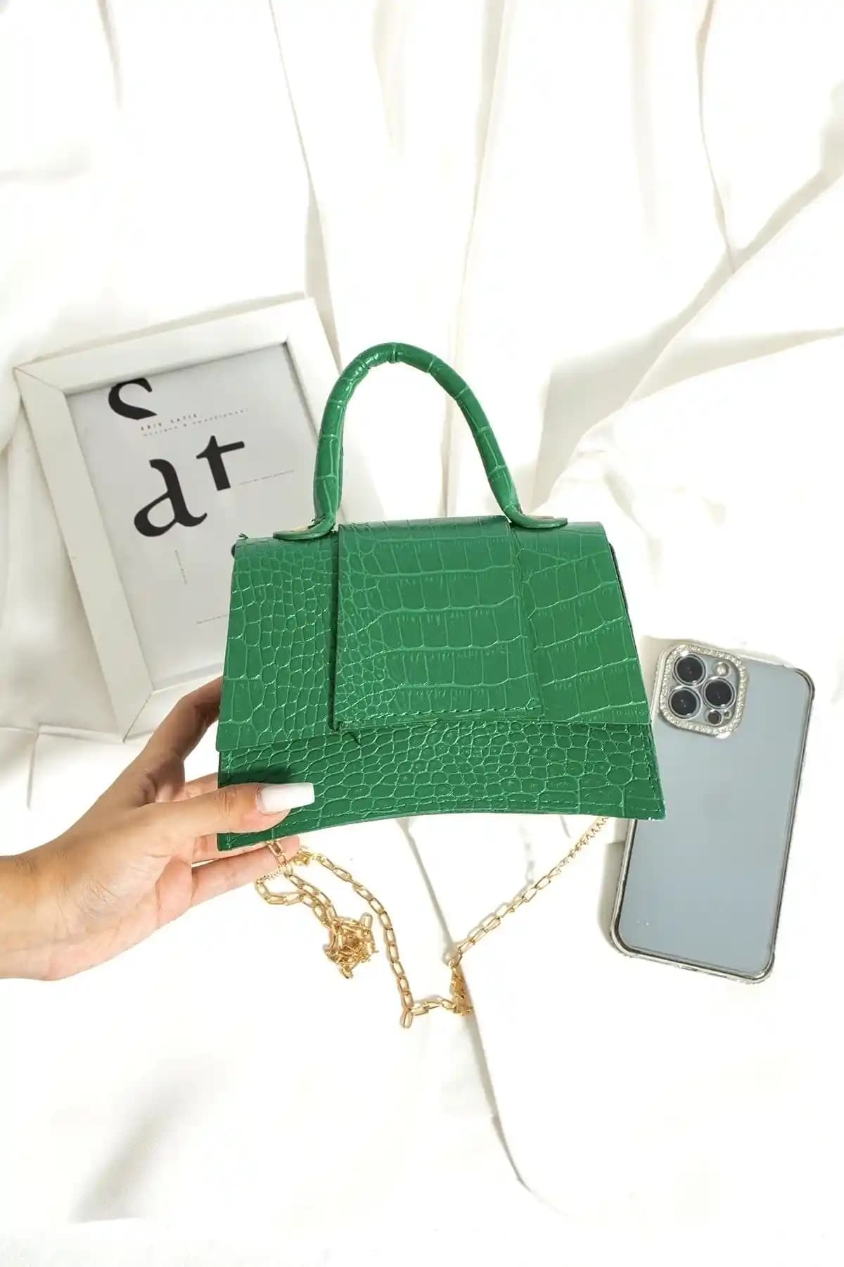 ESTUTE ve Lucky Bees Kadın Çantaları Karşılaştırması Günlük Şıklık ve İşlevsellik İçin