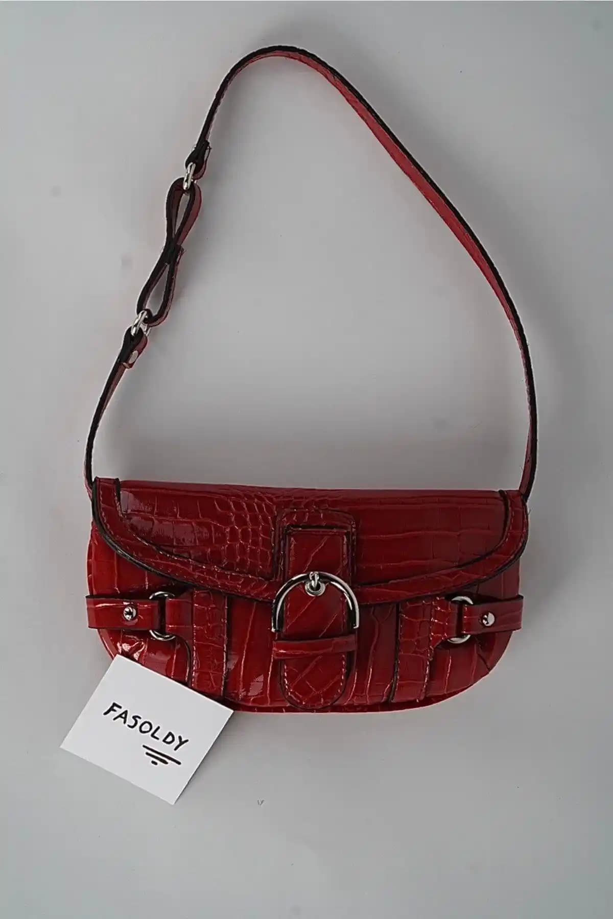 FASOLDY Kadın Çapraz Kol Çantaları Karşılaştırması Kırmızı ve Siyah Modellerin Özellikleri