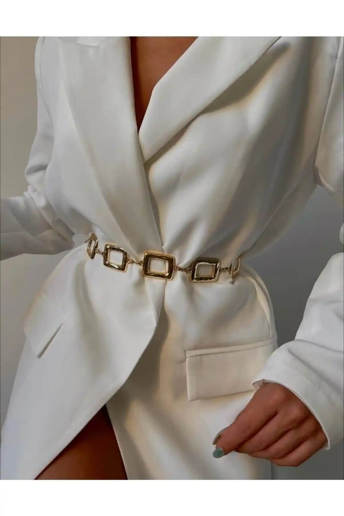 Fiori Kare Detaylı Kadın Bel Zinciri ve Versla Elmas Taşlı Kemer Karşılaştırması