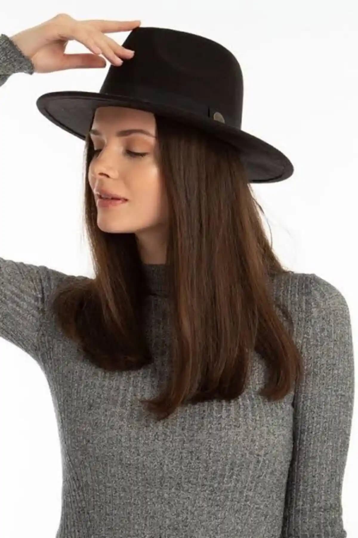 Genel Markalar Fötr ve Lacivert Bordo Eskitme Shine Şapkaların Karşılaştırması