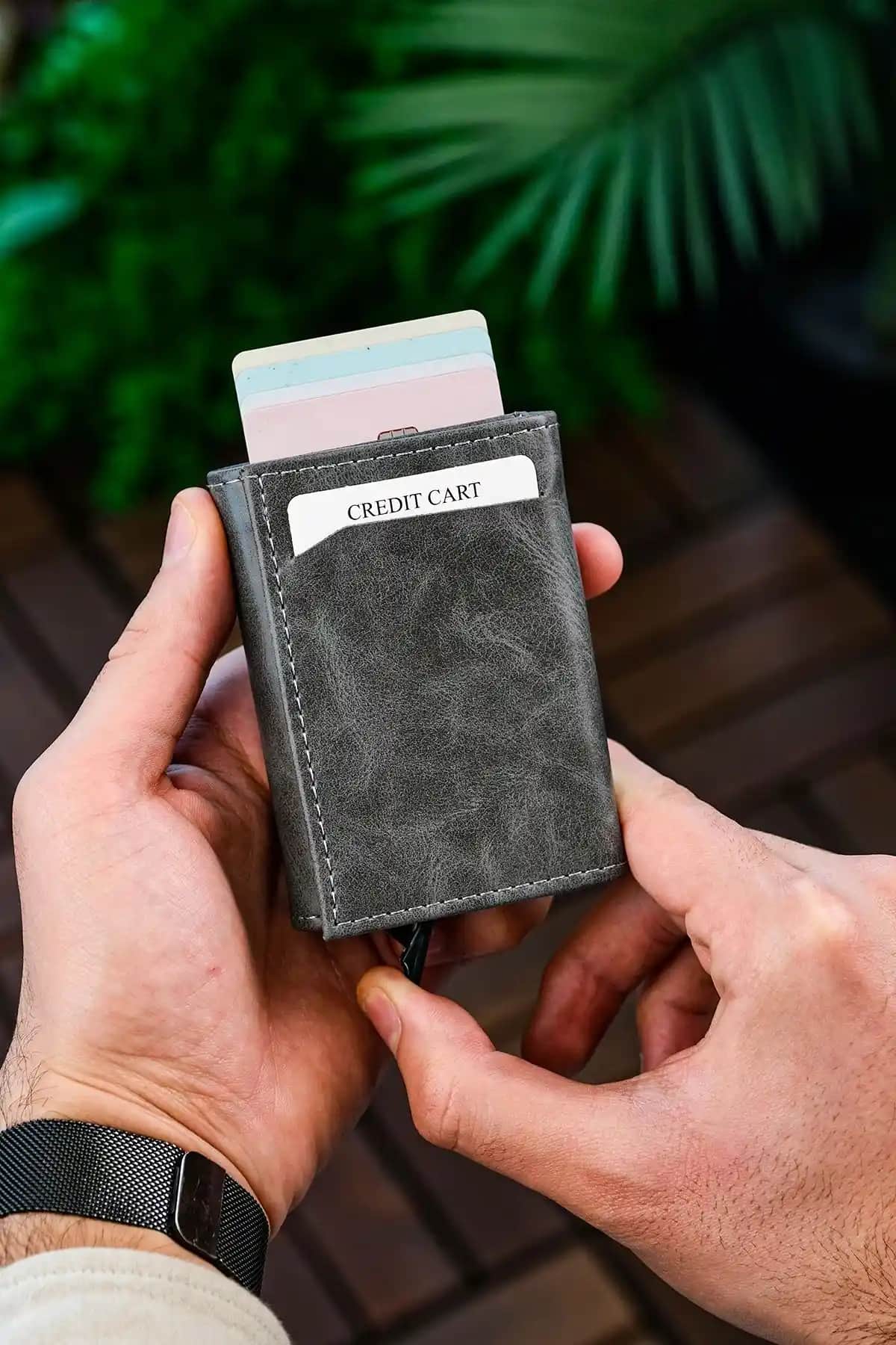 Genel Markalar ve The East Polo Club Erkek Kartlık Cüzdanları Karşılaştırması: Malzeme, Tasarım ve Kullanım Özellikleri