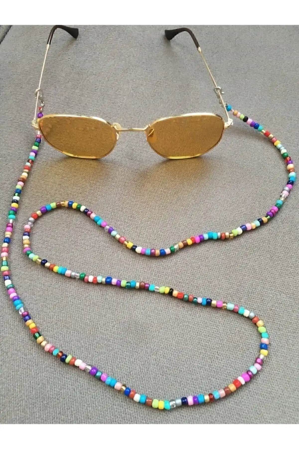 Gözlük Zinciri ve Boncuk Aksesuarlarının Karşılaştırması: Renkli ve Şık Tasarımlar