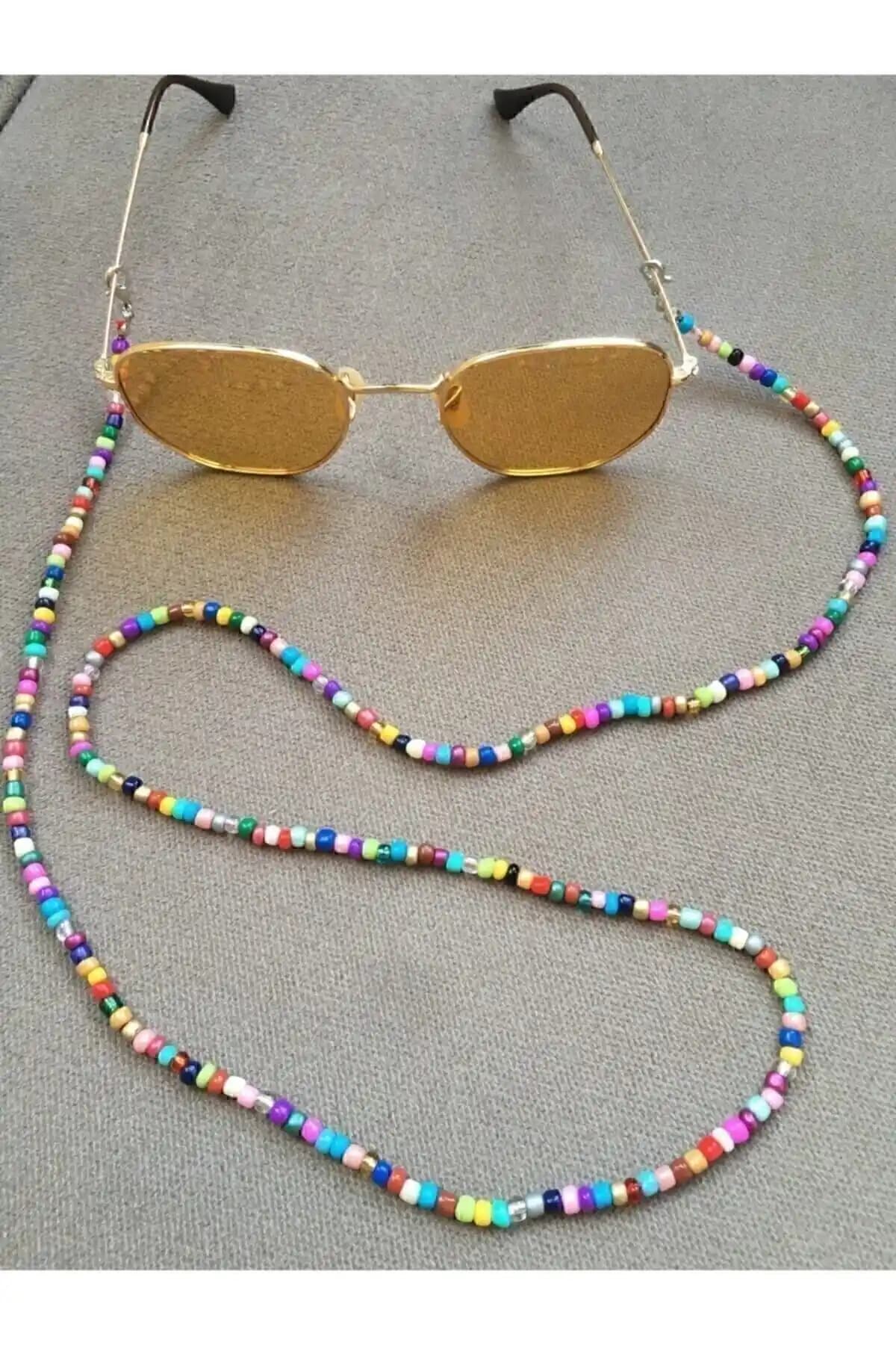 Gözlük Zinciri ve Boncuk Aksesuarlarının Karşılaştırması: Renkli ve Şık Tasarımlar