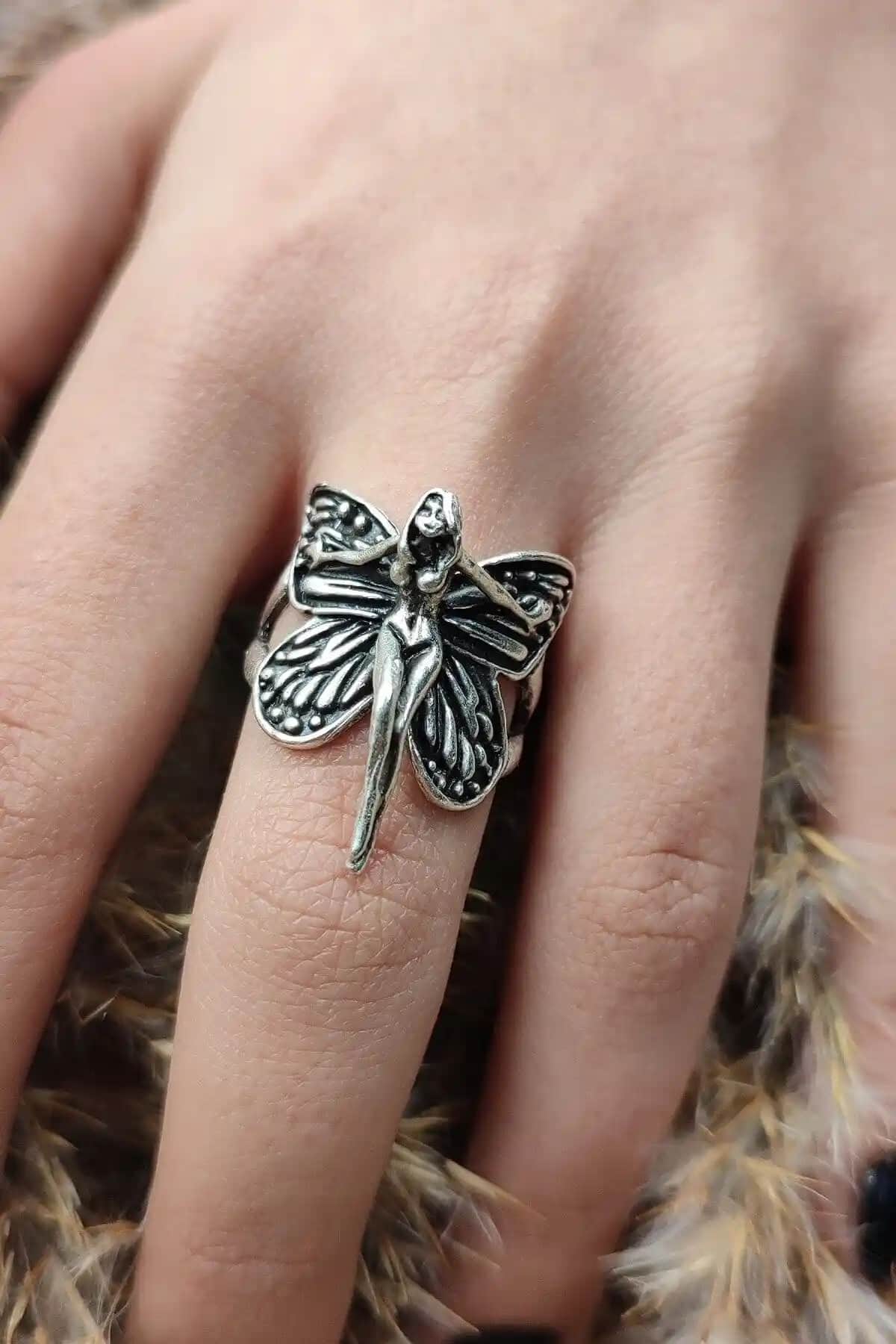 Gümüş Kaplama Yüzük Modelleri Karşılaştırması: Kelebek ve Kurukafa Tasarımları