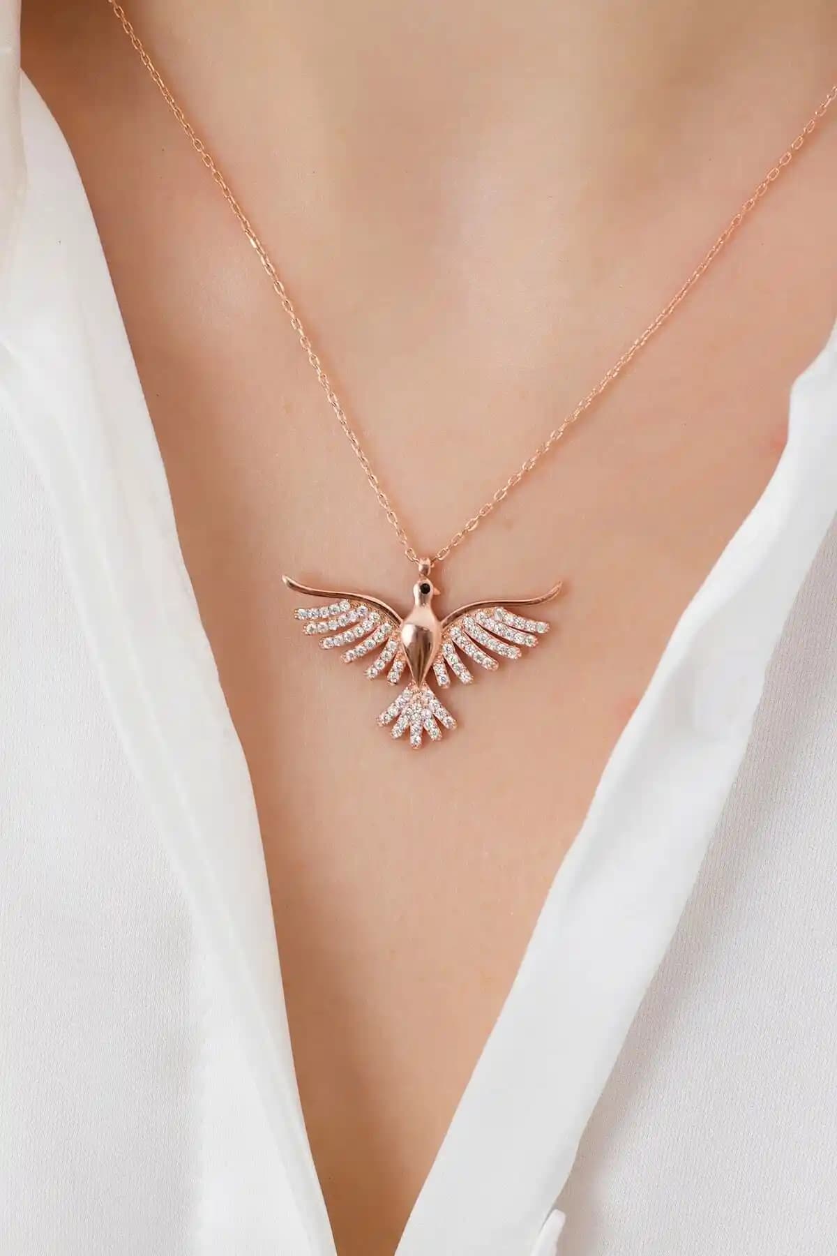 Gümüş Kolye Karşılaştırması: ADA LIFE ve Harlofia Jewelry Modellerinin Özellikleri ve Seçim Rehberi