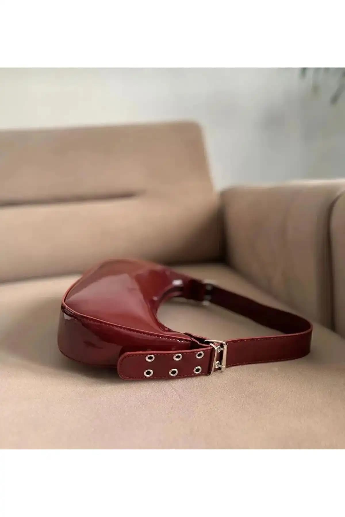 Housebags Rugan Cherry ve MODA ELF Kadın Rugan Bordo Çanta Karşılaştırması 2