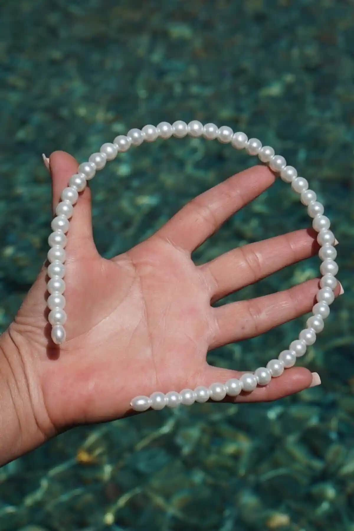 İki Popüler Kadın İnci Tacı Karşılaştırması: Şıklık ve Konfor Analizi