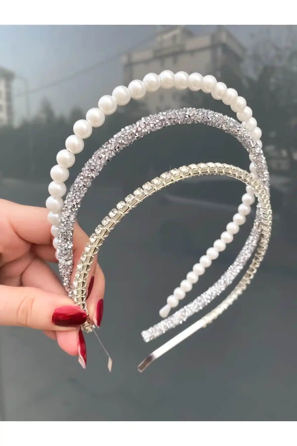 İki Popüler Taç Seti Karşılaştırması: CSR Aksesuar ve Modernist Saks Ürünleri