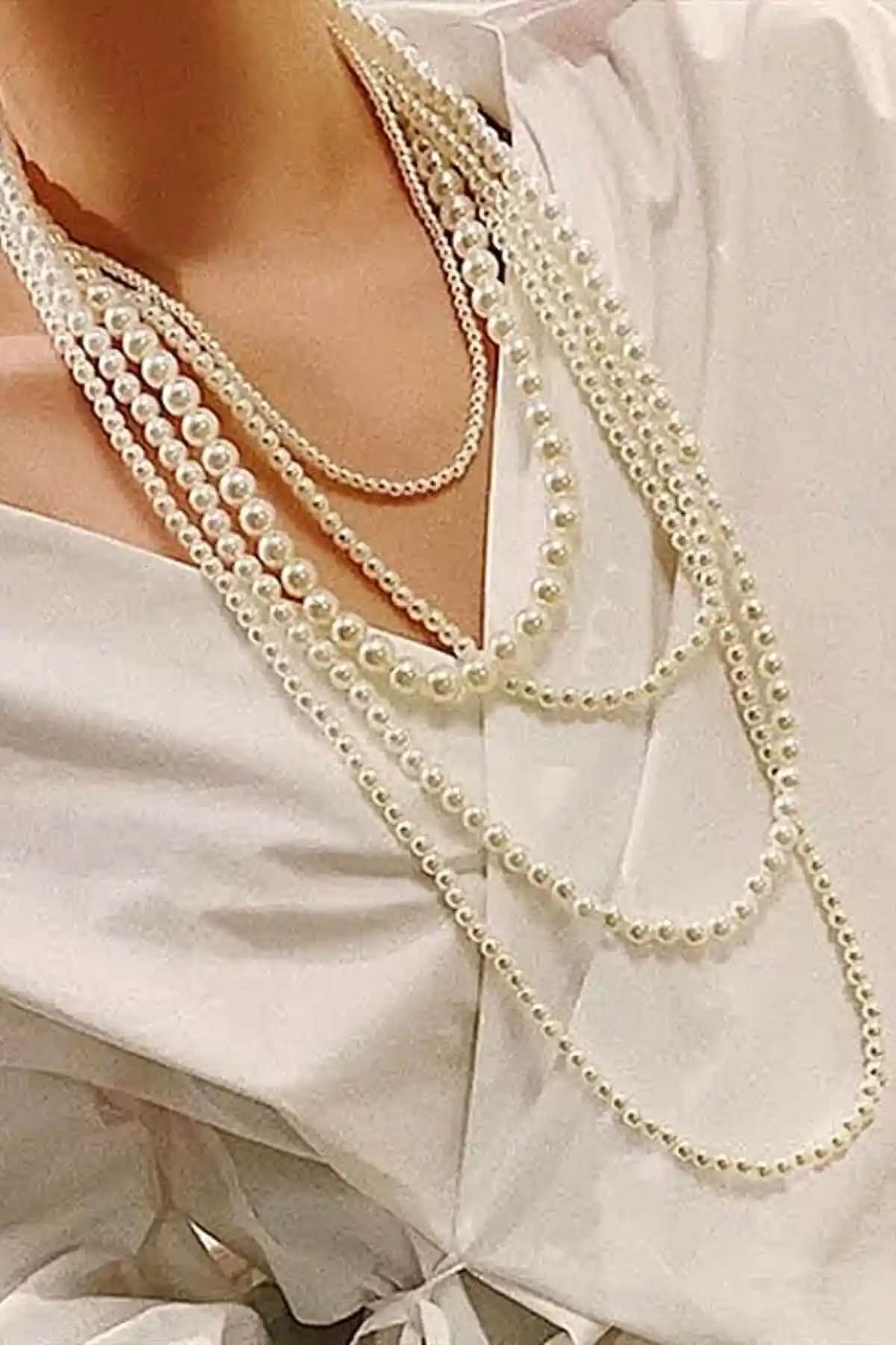 İki Şık İnci Kolye Karşılaştırması: Moda ve Aksesuar Seçenekleri