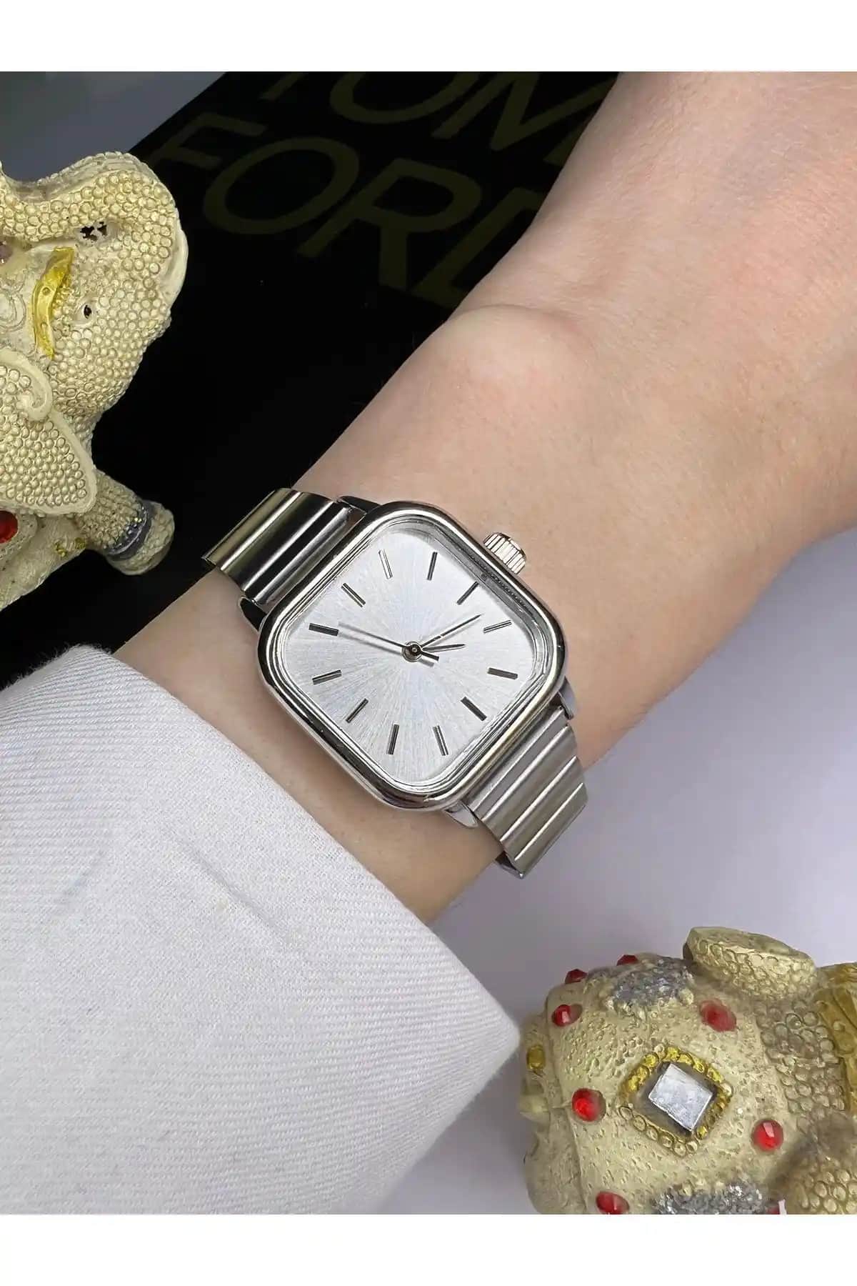 İSTLİV Kadın Saatleri Karşılaştırması: Şıklık ve Fonksiyonellik Analizi