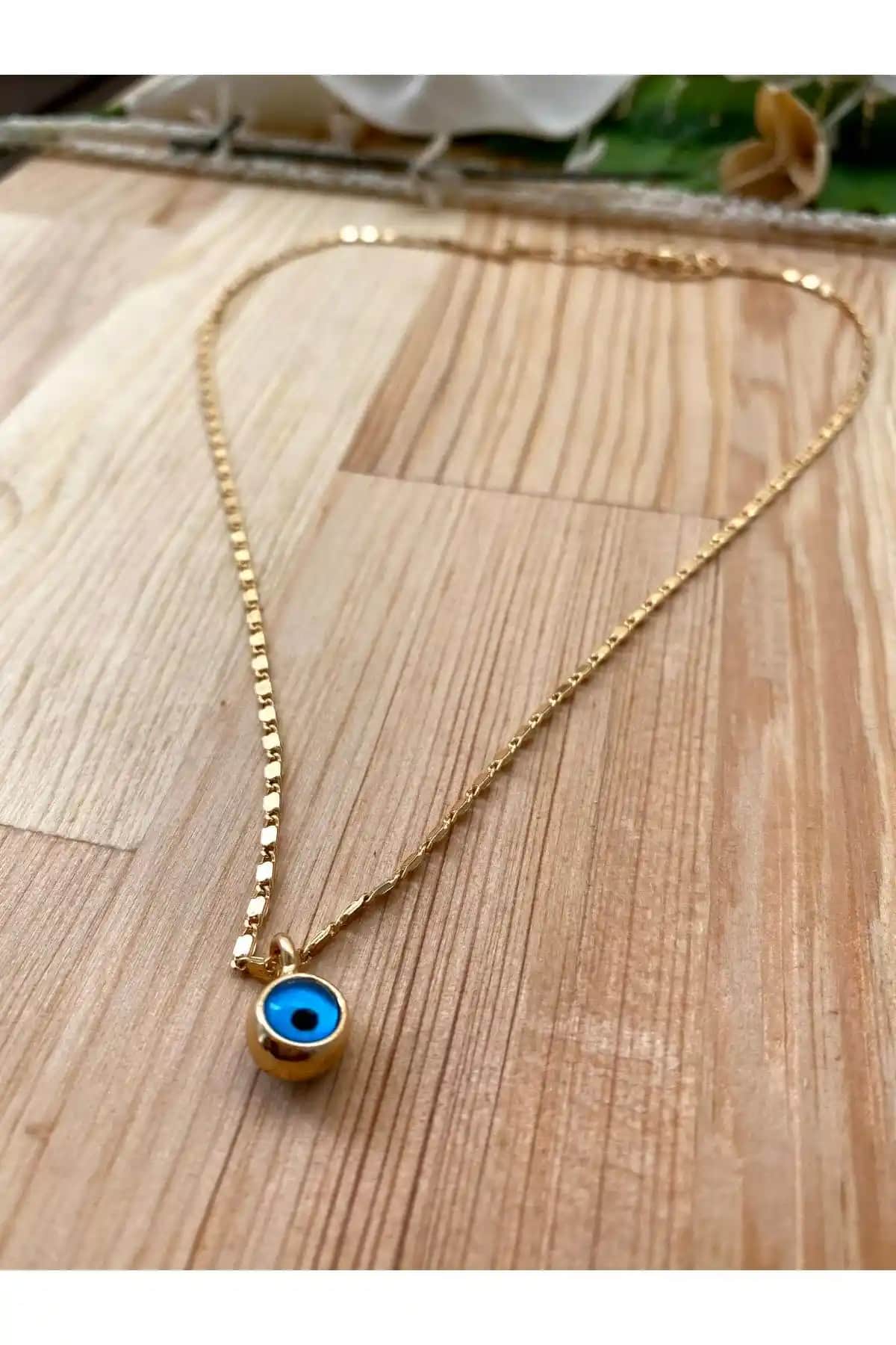 Jack Ferrero ve Jenny Daphne Kadın Kolye Karşılaştırması: Hangi Model Daha Uygun