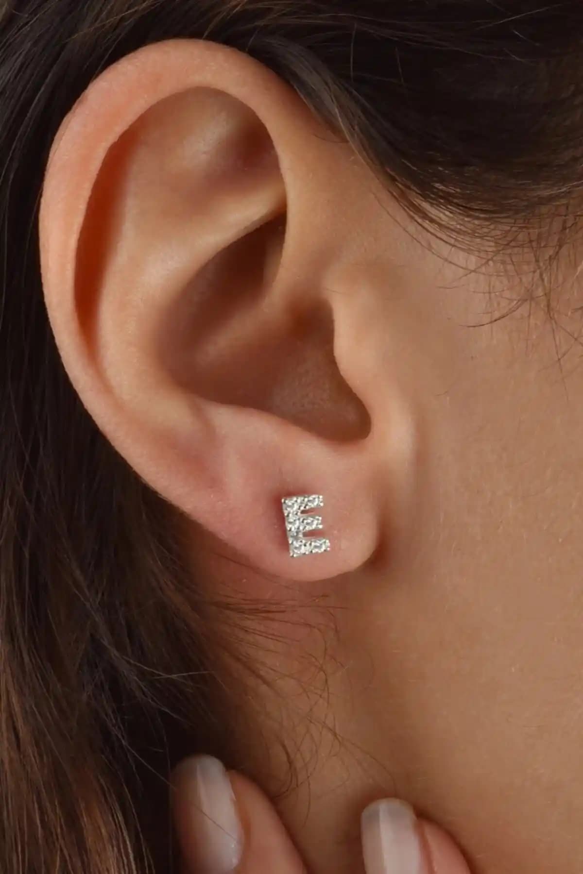 Jelux Silver 925 Ayar Gümüş Zirkon Taşlı Harfli Tekli Küpe Karşılaştırması