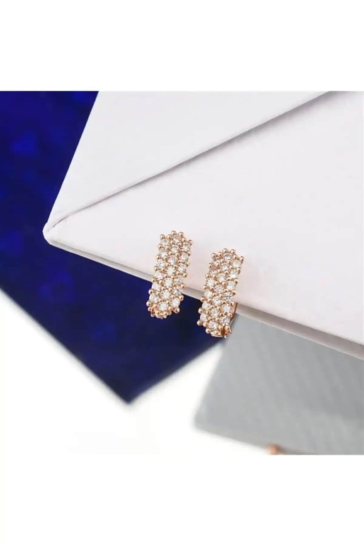 Jelux Silver ve NEREZE Kadın Zirkon Taşlı Küpe Karşılaştırması ve Seçim Rehberi