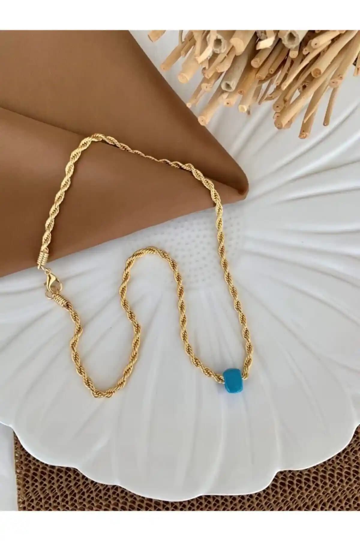 Jenny Daphne Kadın Kolye Karşılaştırması: Boncuklu ve Altın Kaplama Modelleri